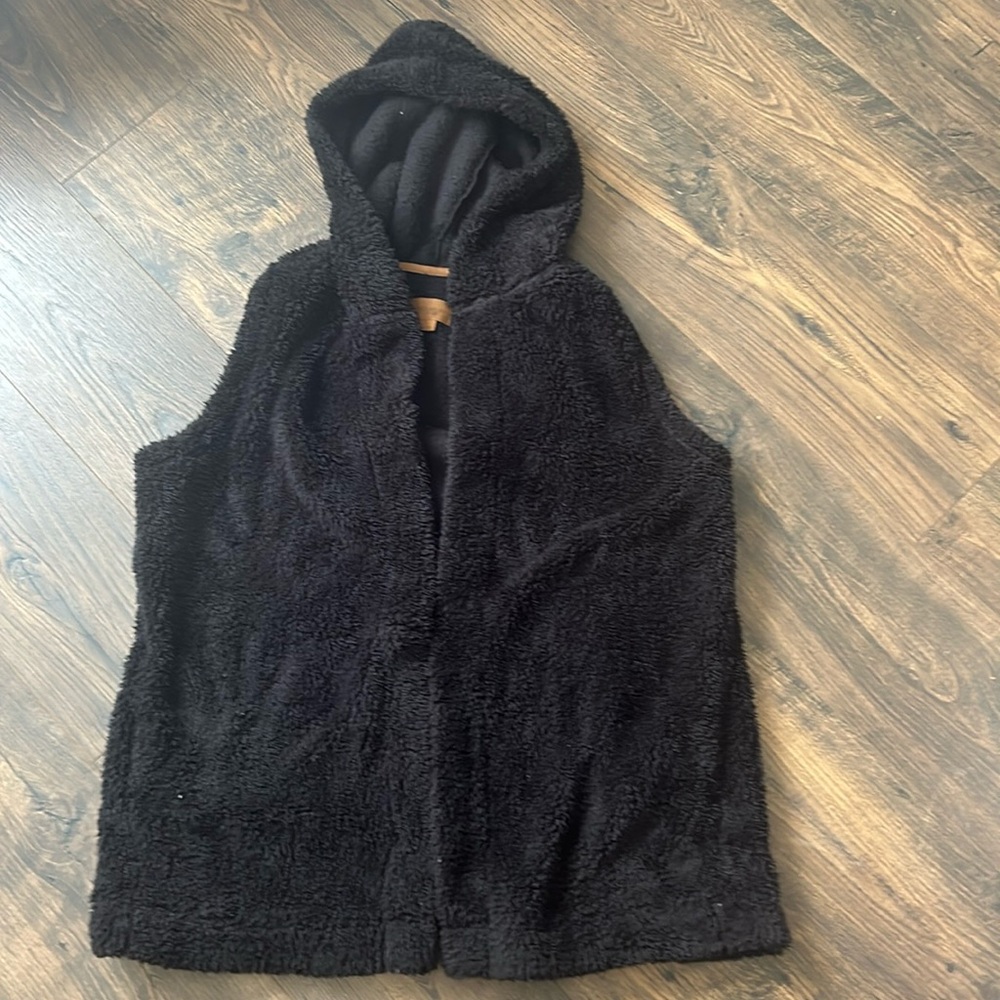 Koolaburra by Ugg L black vest
